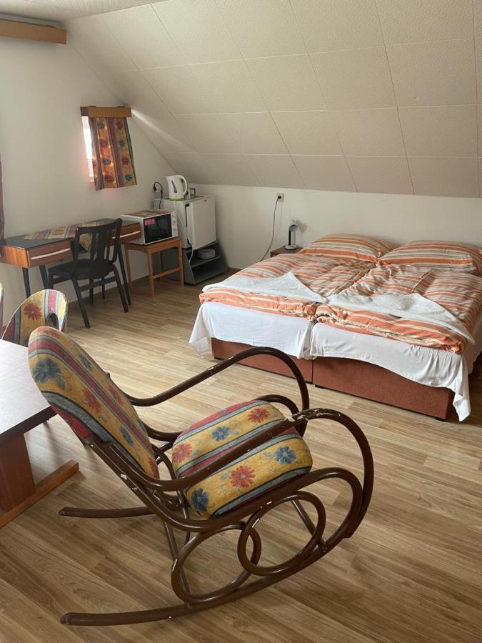 Penzion Fontana Hotel Náměšť nad Oslavou Екстериор снимка
