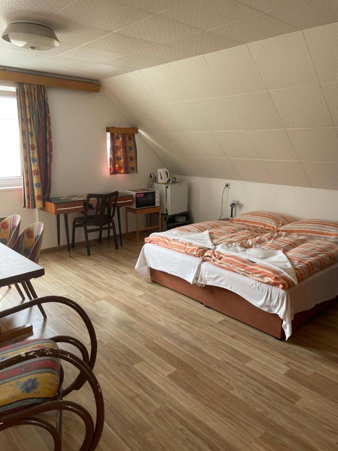 Penzion Fontana Hotel Náměšť nad Oslavou Екстериор снимка