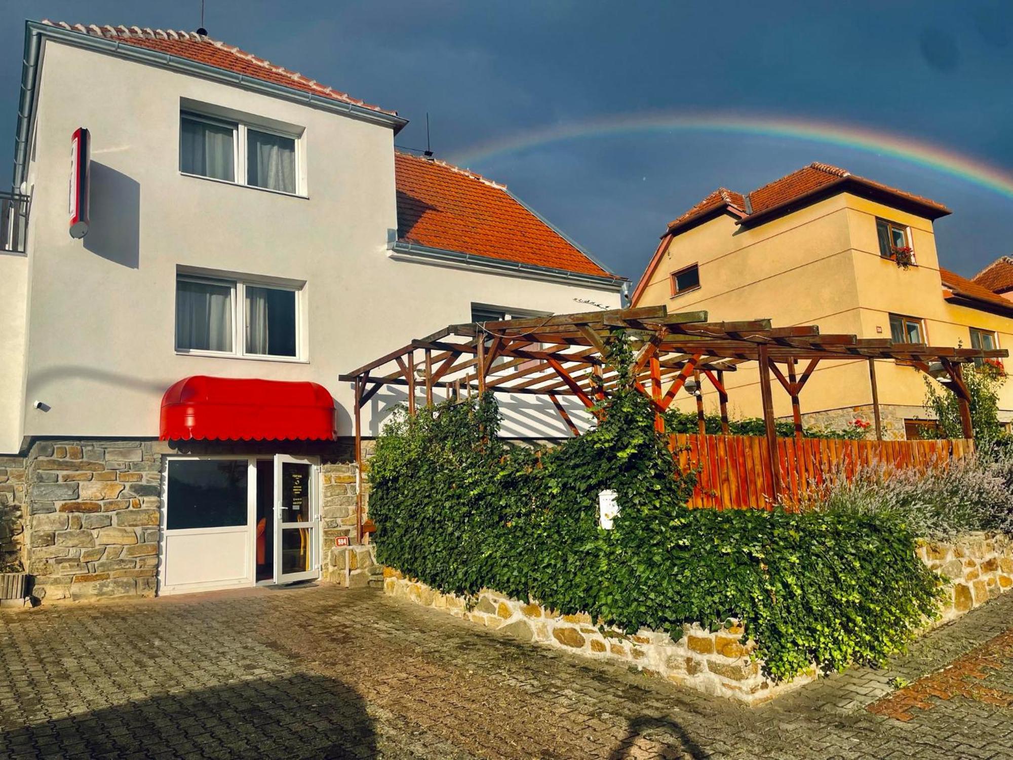 Penzion Fontana Hotel Náměšť nad Oslavou Екстериор снимка